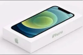 苹果终于出了个5G手机，买还不带充电器图片
