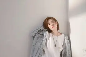 还记得电影版《致青春》的朱小北吗？她还组过组合？图片