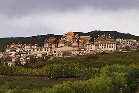 多方严令之下，景区仍在捆绑销售门票图片