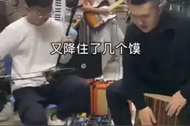 男生在宿舍演奏西游记，火了图片