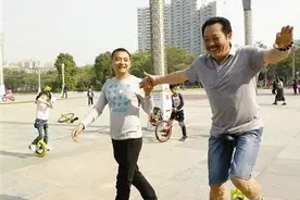 东莞六旬大爷学骑独轮车 又潮又型图片