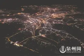 闪耀太空的光明之城图片
