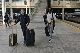 新赛季来啦！山东男篮出征诸暨 外援哈里斯在列图片