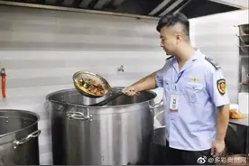 遵义一重庆火锅店用餐厨垃圾提炼老油图片