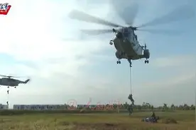 海军陆战队多兵种抢滩登陆训练画面曝光，网友：太帅图片