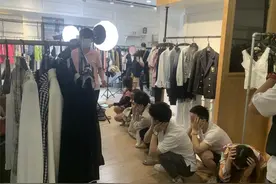 垮了！网红直播“带货”，突然闯入便衣警察…图片