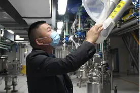 扬子江药业集团工匠系列五十｜朱峰：山高人为峰图片