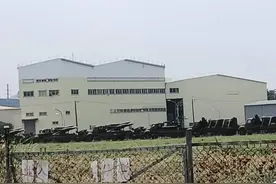 台媒：高雄出现大量防空导弹拖车，有人惊呼“准备开战了”图片
