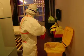 被爆身份造假、人设崩塌，“想嫁兵哥哥的援鄂护士”怎么了？网友又吵起来了图片