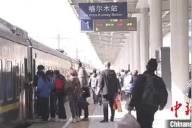 青海格尔木至成都旅客列车开通图片
