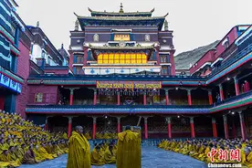 十一世班禅参加扎什伦布寺高级辩经图片