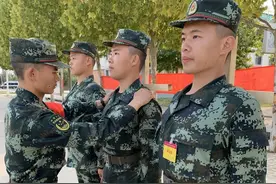最美军姿，拔出军人范！图片