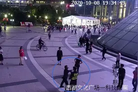 杭州西湖文化广场这一幕让人又气又恼：广场舞现场出了“咸猪手”图片