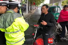 扬中首例！男子驾驶电动自行车未佩戴头盔被二次处罚图片