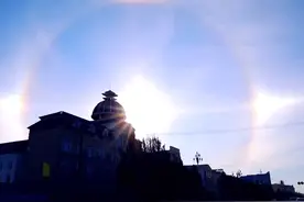 30秒｜三个太阳！黑龙江漠河上空现罕见“幻日”视频封面