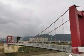 雅安首条玻璃栈道即将亮相图片