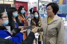 果然视频丨淄博宣传部部长当起“解说员”带你逛“一展一会”视频封面