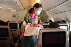 超市客舱齐“上新”线上线下“带货”忙——东航集团航空+消费扶贫促乡村振兴图片