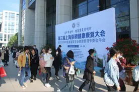 到今年年底，崇明居民平均期望寿命可达83.26岁图片