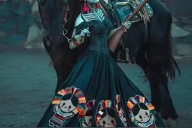 墨西哥小姐选美，各种华丽传统服饰，第一个就帅到我了图片