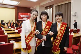 数字助农提速 电商主播直播带货助力扶贫图片