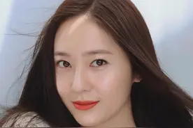 长着张厌世脸的郑秀晶，被评为“韩国最会穿的女人”图片