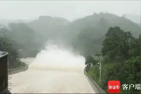 强降雨致水库达到预警水位 琼中白石岭水库和辉草水库陆续泄洪图片