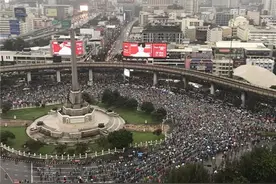 泰国爆发大规模示威游行，记者连线当地华人：尽量减少外出图片