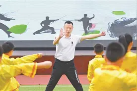 “郭大侠”与他的山洞小学图片