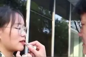 理科男的浪漫！大二男生自制唇膏送女友 这是件甜蜜的事图片