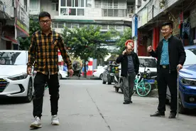 “大哥，我想和你一起走一走”图片