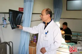 男童骨折曾久治不愈，妈妈哭诉：多亏遇见这位好大夫图片