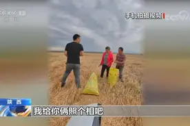 陕西小伙10年来坚持陪乡村老人聊天拍照 你有多久没陪老人说话了？视频封面