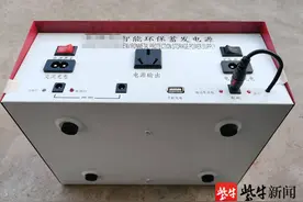 集市上购买来个太阳能发电机给电动车充电，都一天了，一点电也没充进去图片