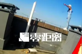 戳中泪点！女子鲜血直流站在楼顶，民警灵魂喊话图片