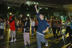 “广场舞”不是大爷大妈们的专利！山东这所大学的“校园广场舞”火了图片