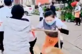 拔河比赛大家伙“伸黑手”对手：他们赢得“不光彩”图片