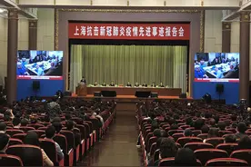 她目睹上海地铁一天天恢复繁忙，回顾抗疫情景时语带哽咽图片