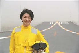 青春梦想在甲板上绽放图片