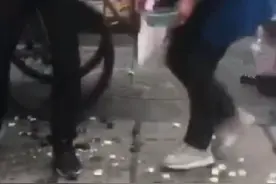 长沙通报“网传城管踩碎摊贩马蹄”：涉事人员道歉并停职图片