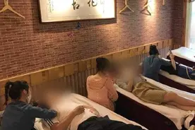 不要盲目掏！小伙享受“采耳”服务后 耳道长满“白毛”视频封面