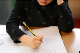 小学生真的需要家庭作业吗？我们和教育专家聊了聊图片