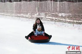 中国最北滑雪场2020年初冬滑雪开滑图片