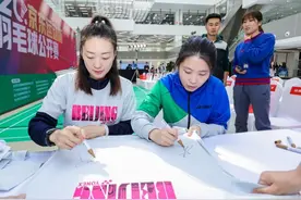 龚睿那给羽球爱好者支招：热身很重要 心态要放平图片