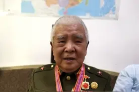 1951年入朝作战 九旬老兵王在昌获颁纪念章图片