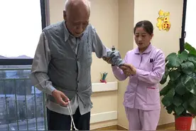 重阳节：当我们的父母老了，是她们替儿女日夜守护在身边图片