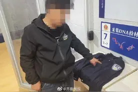 山东一男子为圆“警察梦”穿警服非法指挥交通，被行拘20日图片