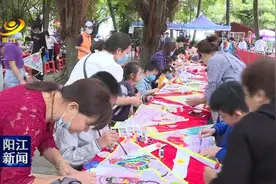 阳江：亲子手工制作风筝活动人气旺图片