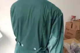 祝福！时隔9个月，推迟婚礼的新娘脱下“战袍”披婚纱图片