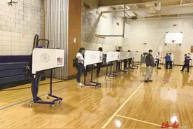 纽约市选举局：：纽约开放大选提前投票 华裔有权要求中文协助图片